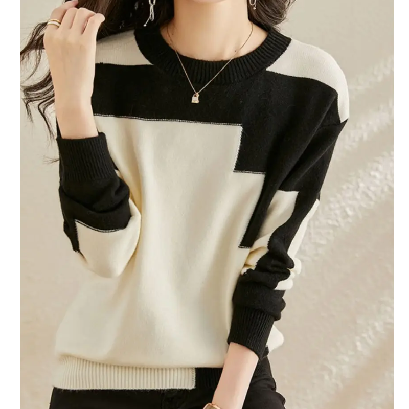 Casual jumper with geometric knit pattern