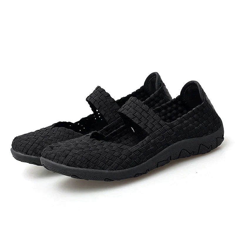 Woven flat slip-on shoes