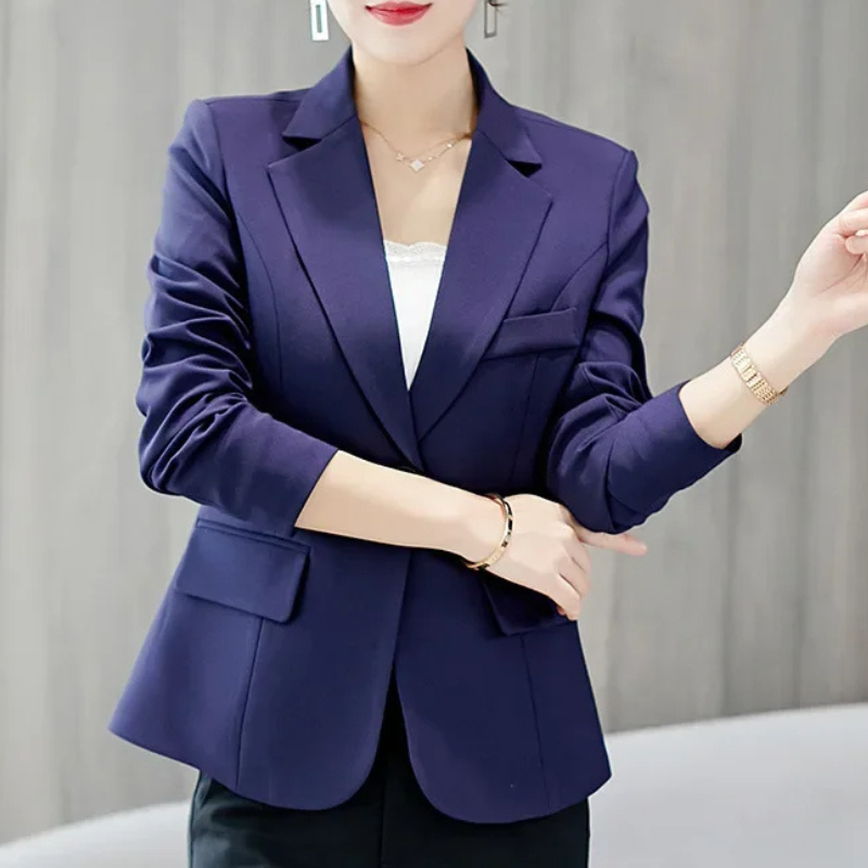 Stylish women's blazer with ankle button fastening