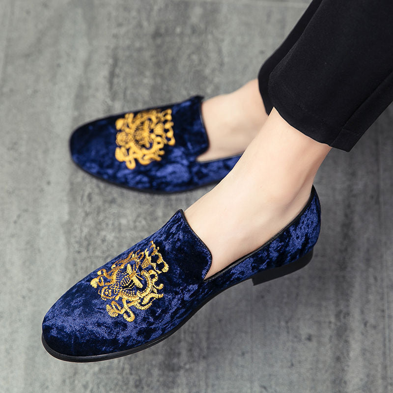 Comfortable casual shoes in Korean style with embroidery