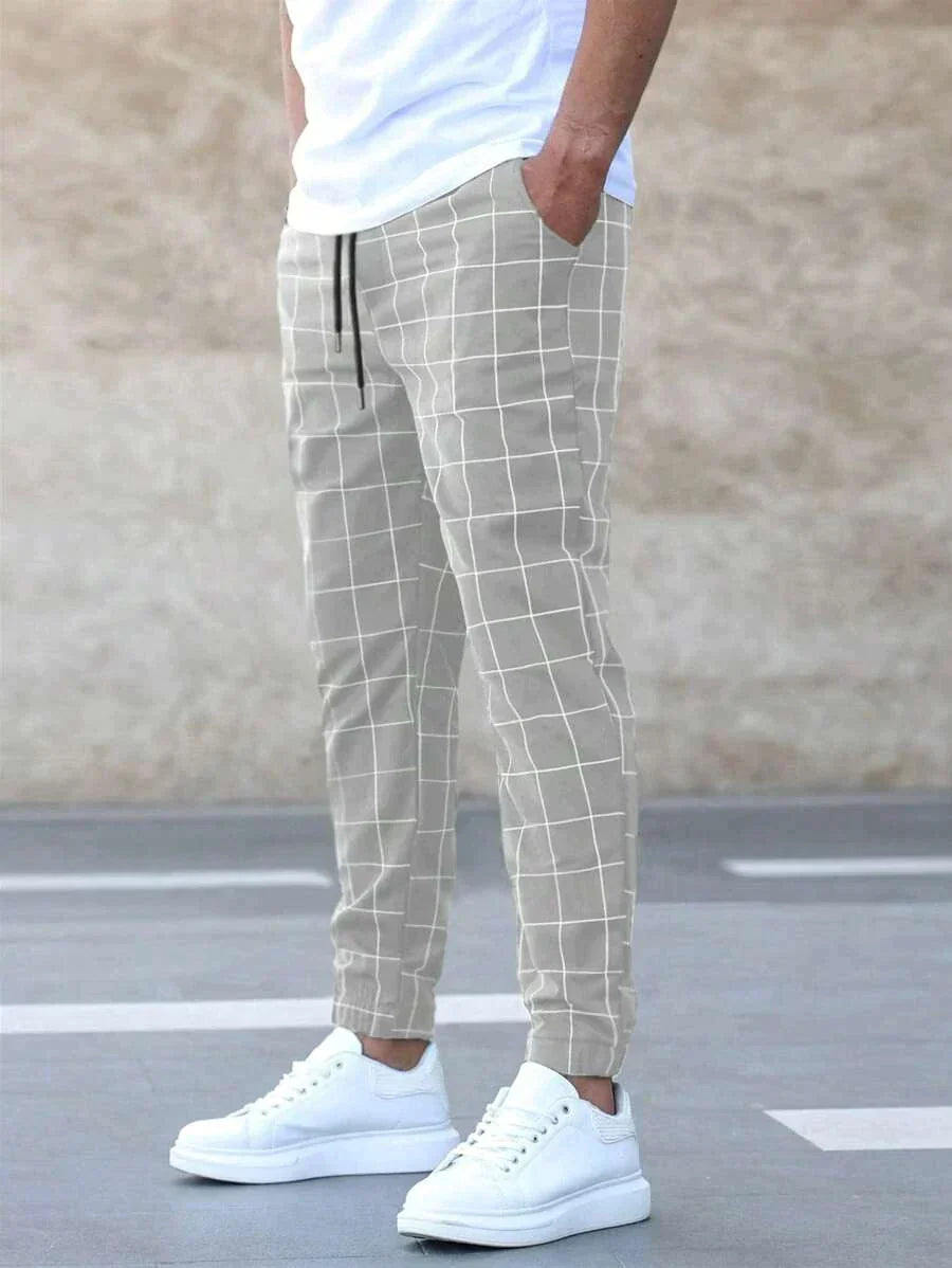 Elegant trousers with grid pattern