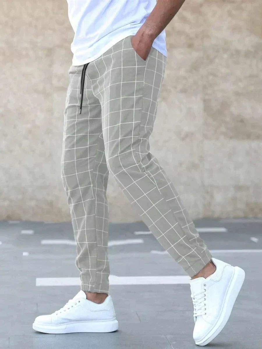 Elegant trousers with grid pattern