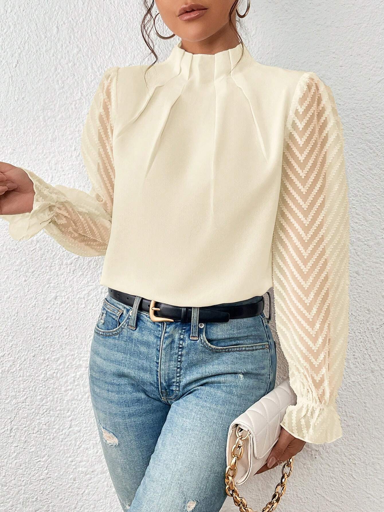 Coastal blouse with lace sleeves