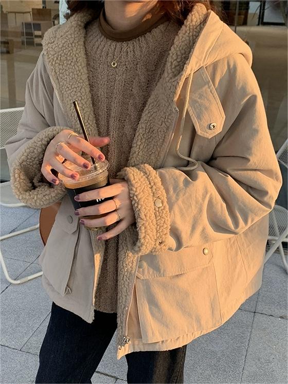 Elegant oversized coat with thick hood for women