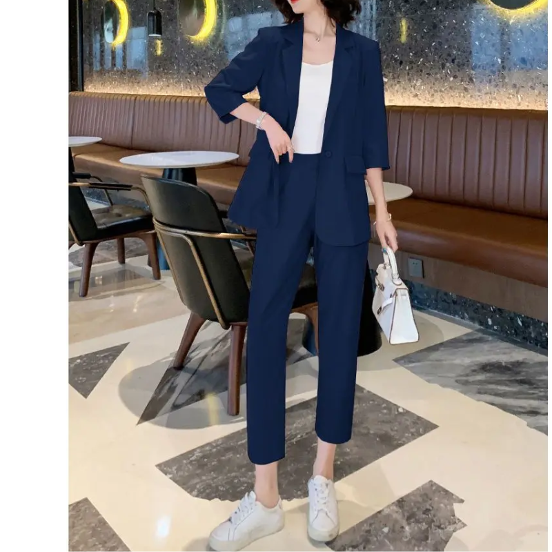 Stylish ladies' blazer with 3/4 sleeves