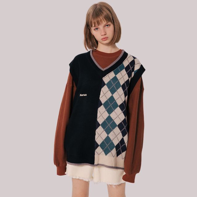 Colour-block knitted waistcoat with diamond pattern