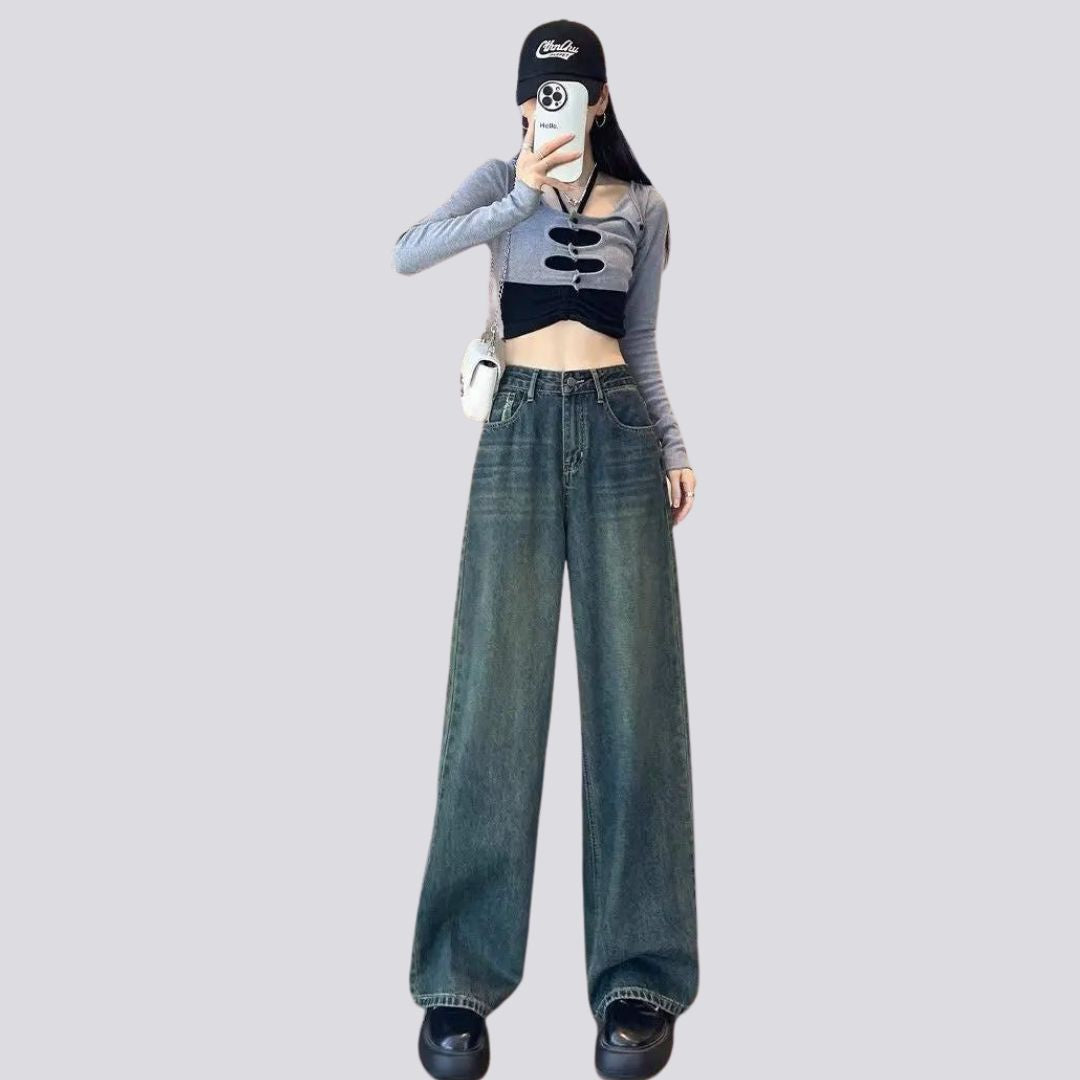 Vintage high-waist jeans with wide leg