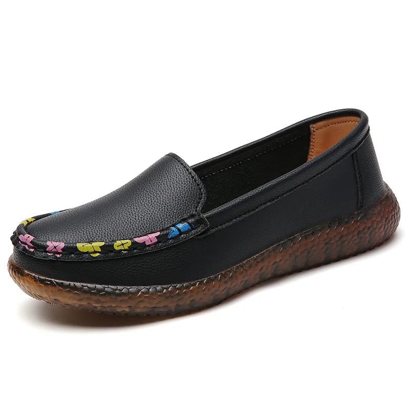 Fashionable leather moccasin flats