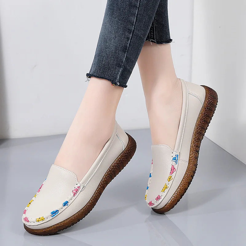 Fashionable leather moccasin flats