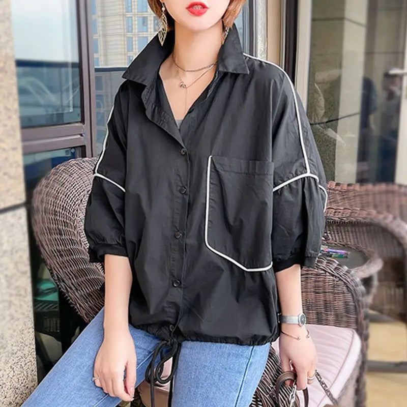 Summer trend Loose-fitting women's jacket in a thin style