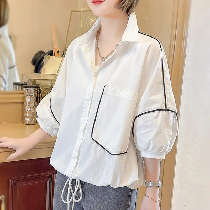 Summer trend Loose-fitting women's jacket in a thin style