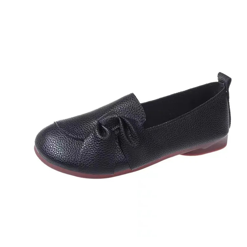 Classic loafers with bow embellishment