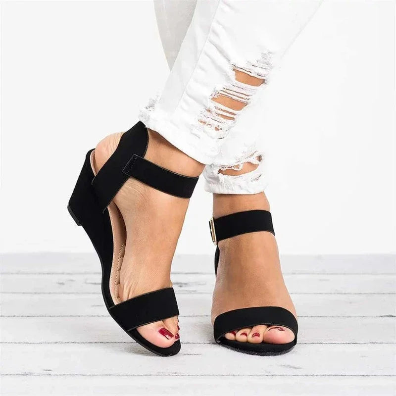 Candy-coloured fashionable women's sandals with buckle