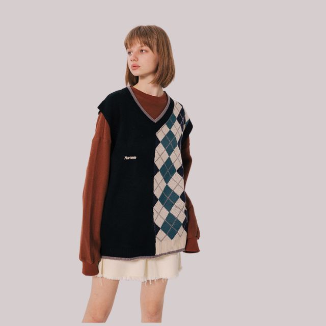 Colour-block knitted waistcoat with diamond pattern