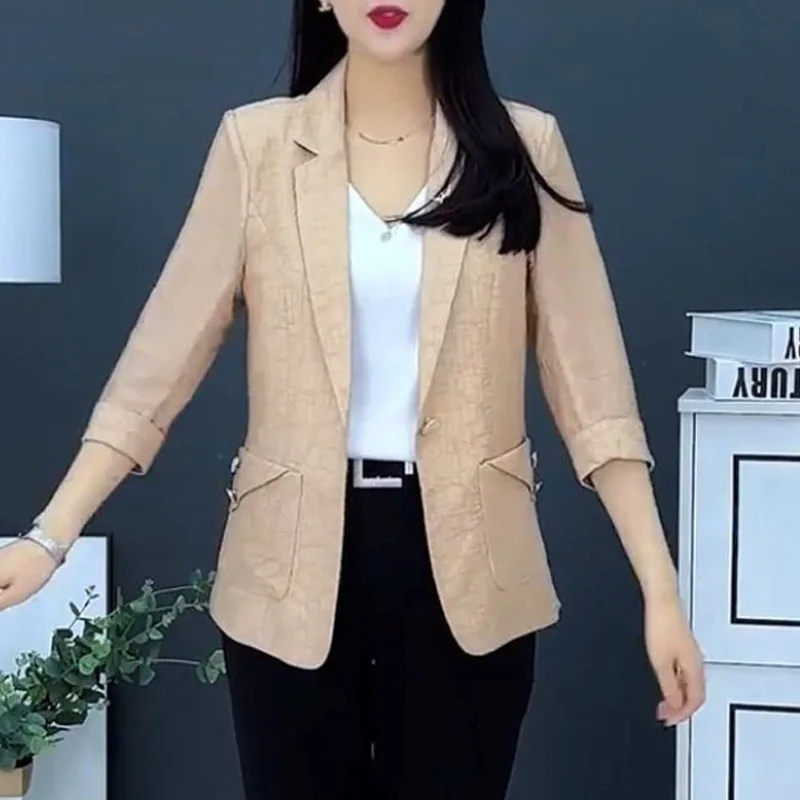 Casual women's blazer with rolled-up sleeves