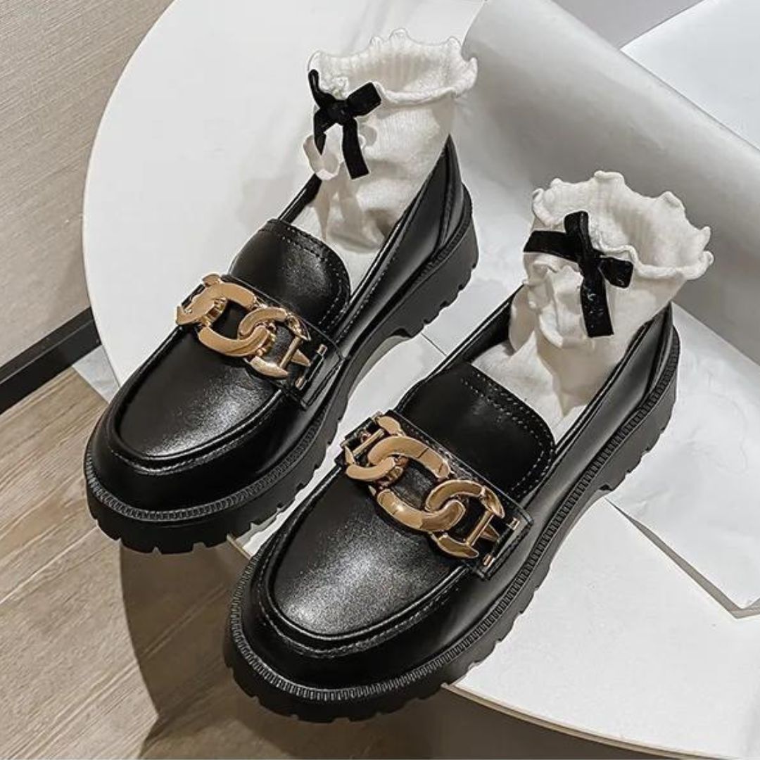 Classic loafer with chain detail