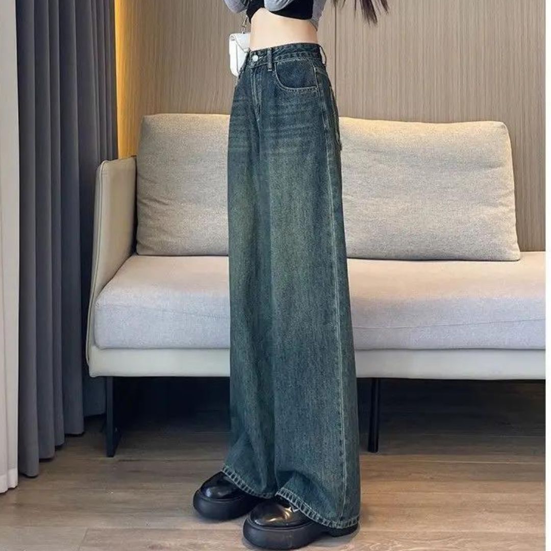 Vintage high-waist jeans with wide leg