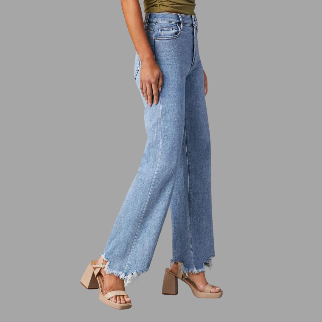 Straight jeans with fringed hem