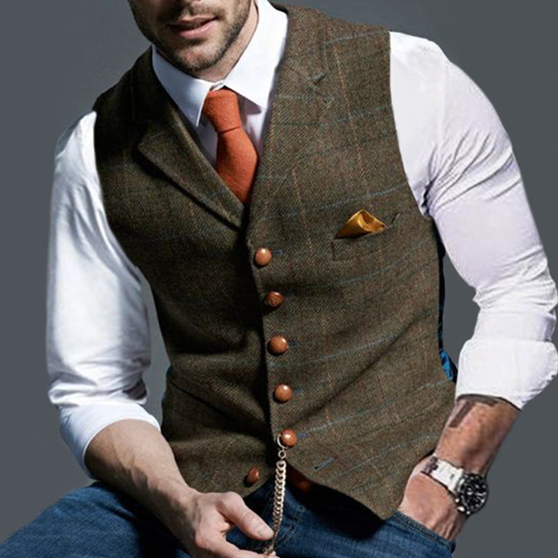 Sleeveless men's waistcoat with classic turn-up sleeves