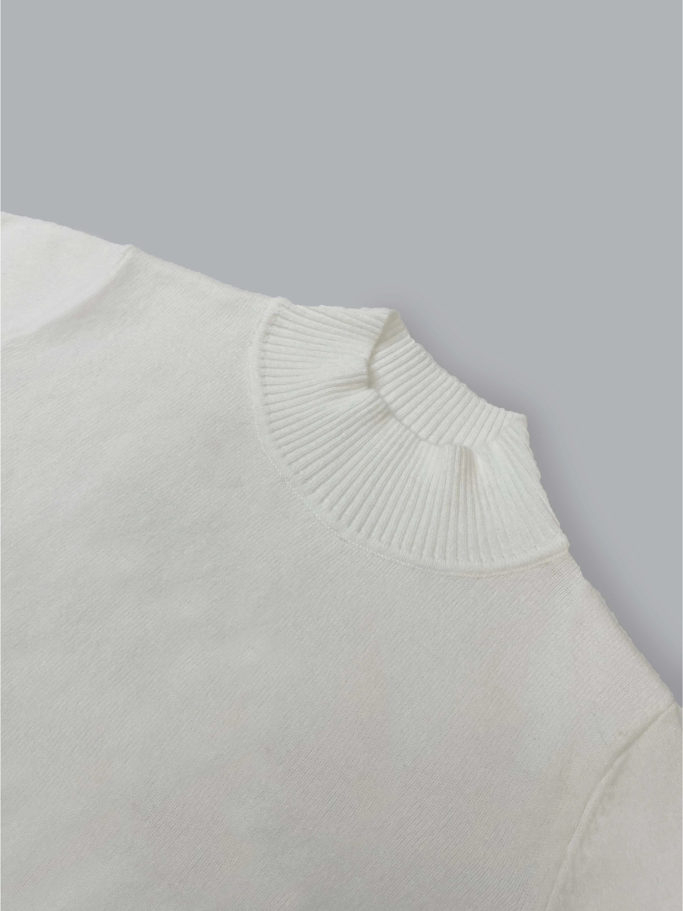 Classic round-neck jumper, timeless knitwear