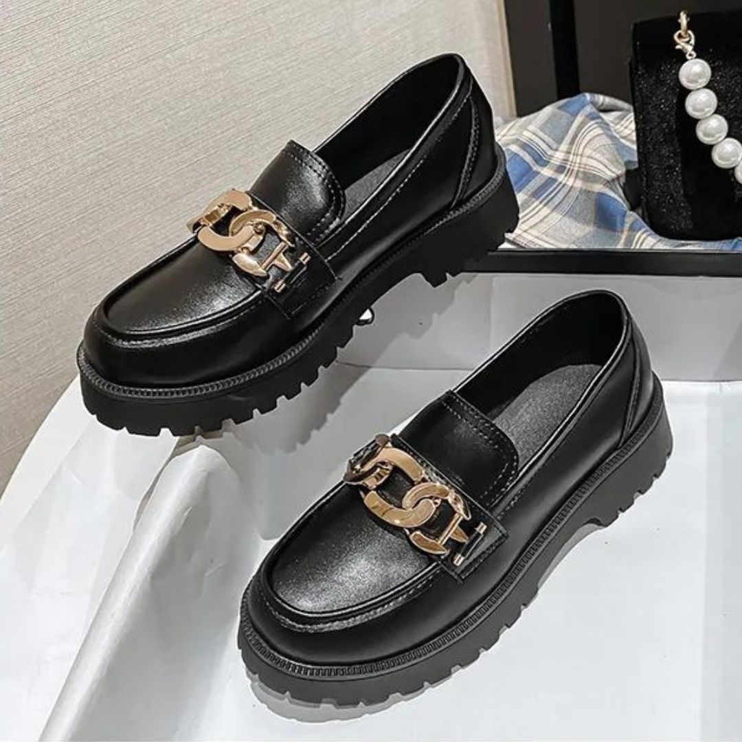 Classic loafer with chain detail