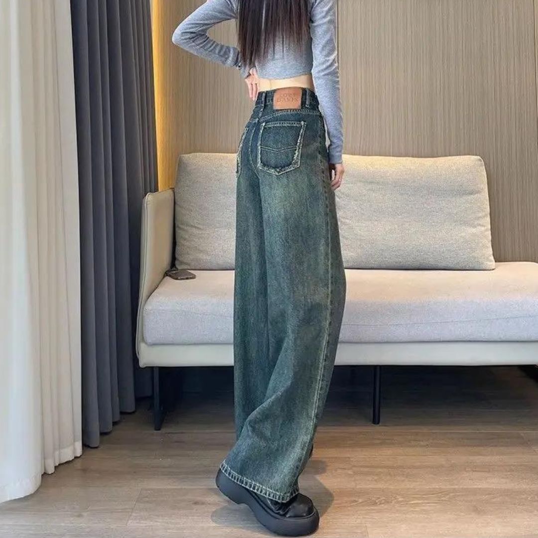 Vintage high-waist jeans with wide leg