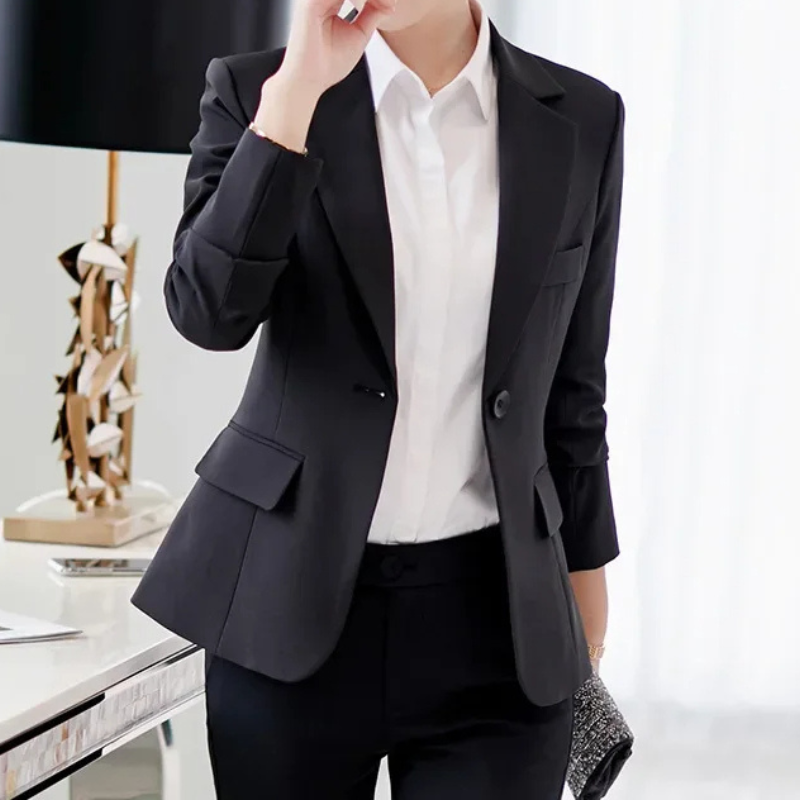 Stylish women's blazer with ankle button fastening