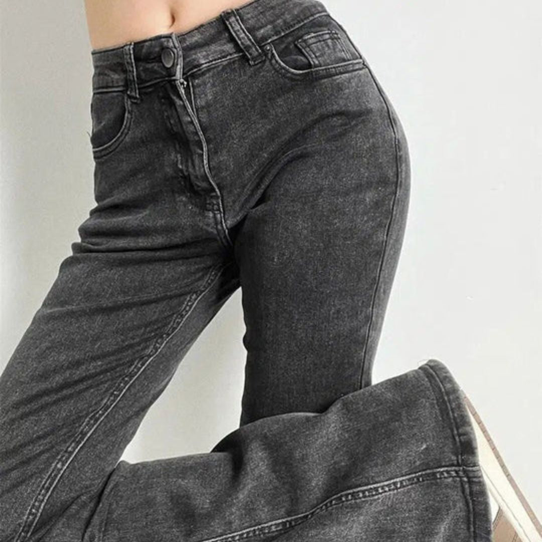 High-waisted jeans with heart fringes