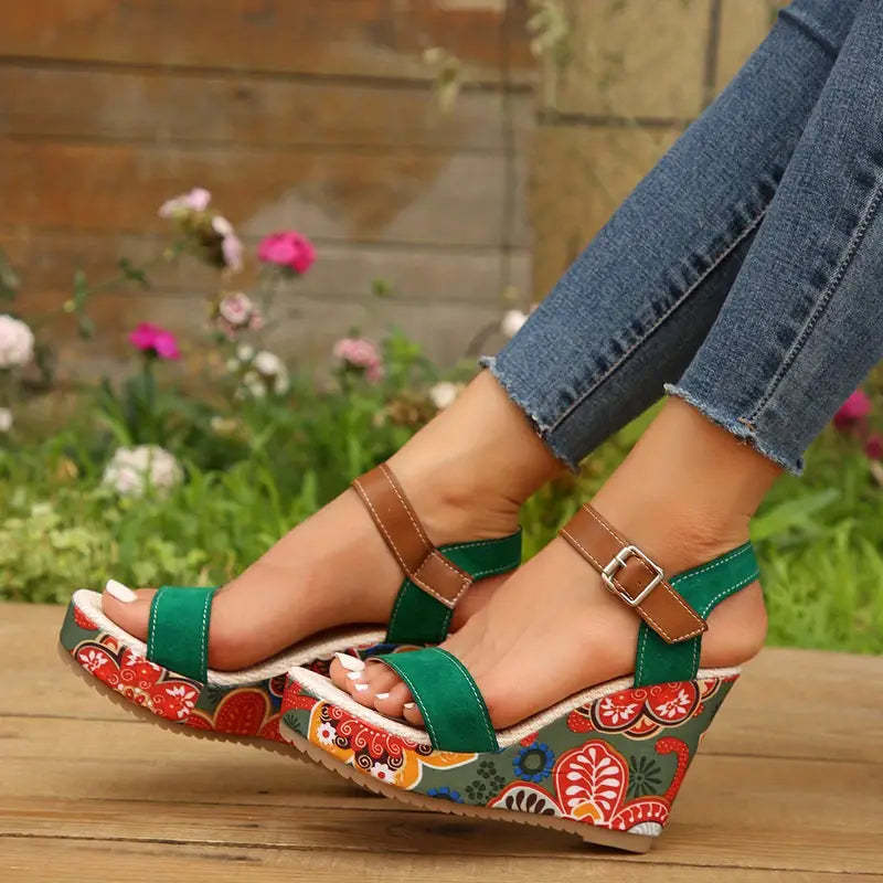 Wedge sandals with floral pattern for women