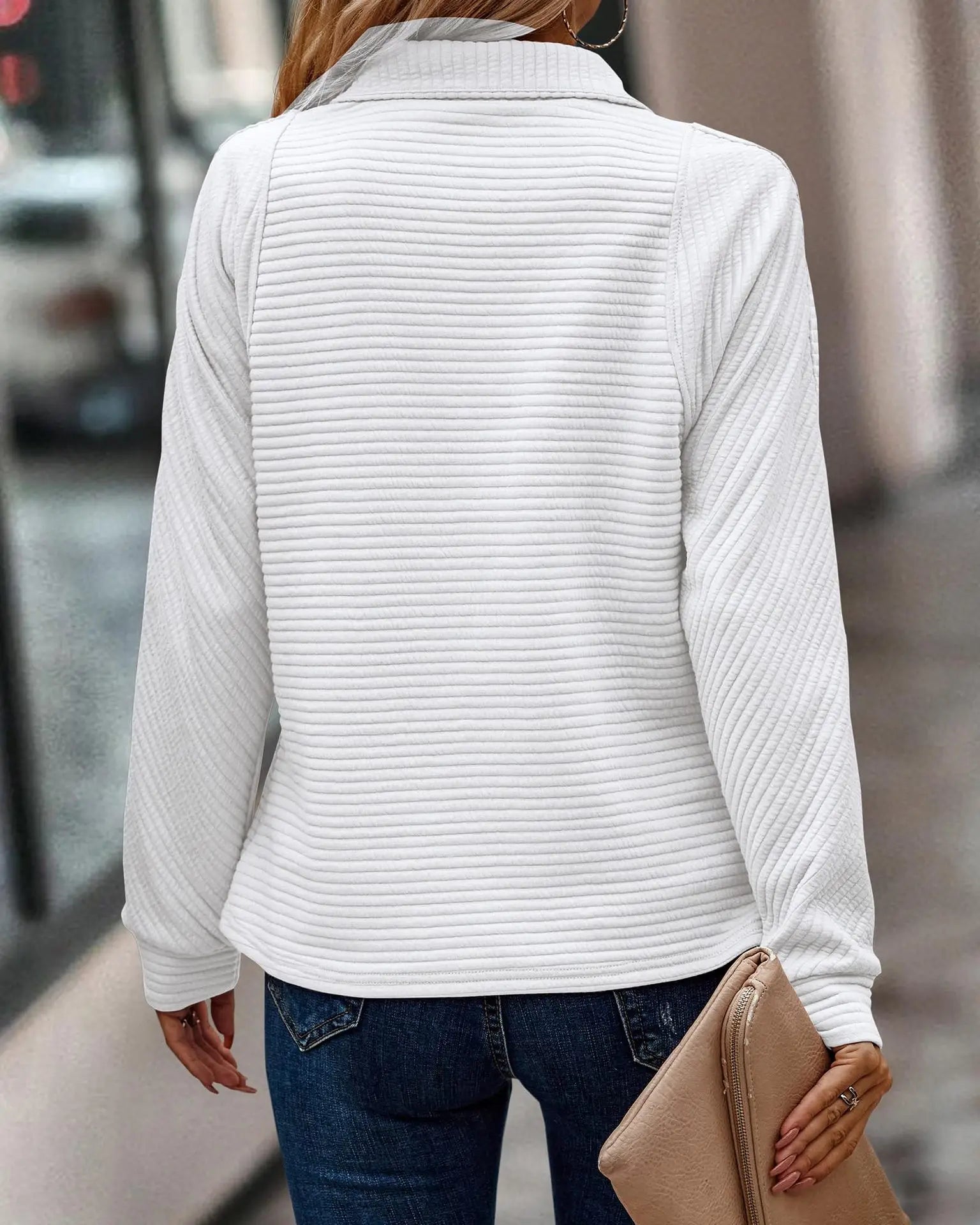 Elegant jumper with V-neck