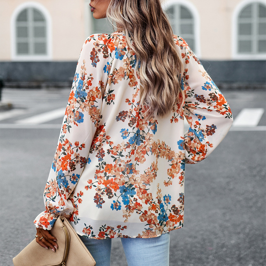 Summery blouse with floral pattern