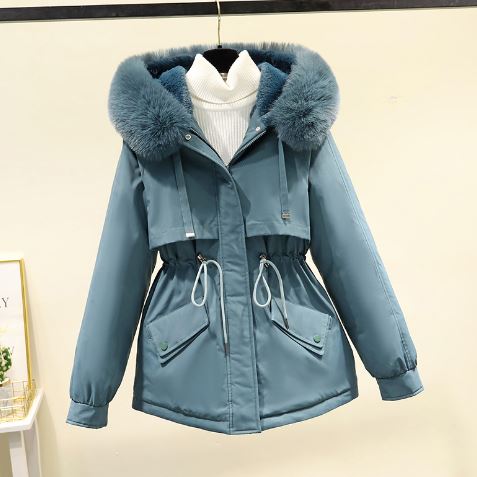 Women's winter coat with stylish collar