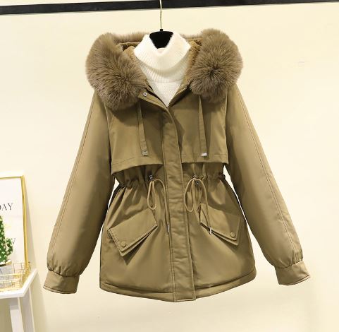 Women's winter coat with stylish collar