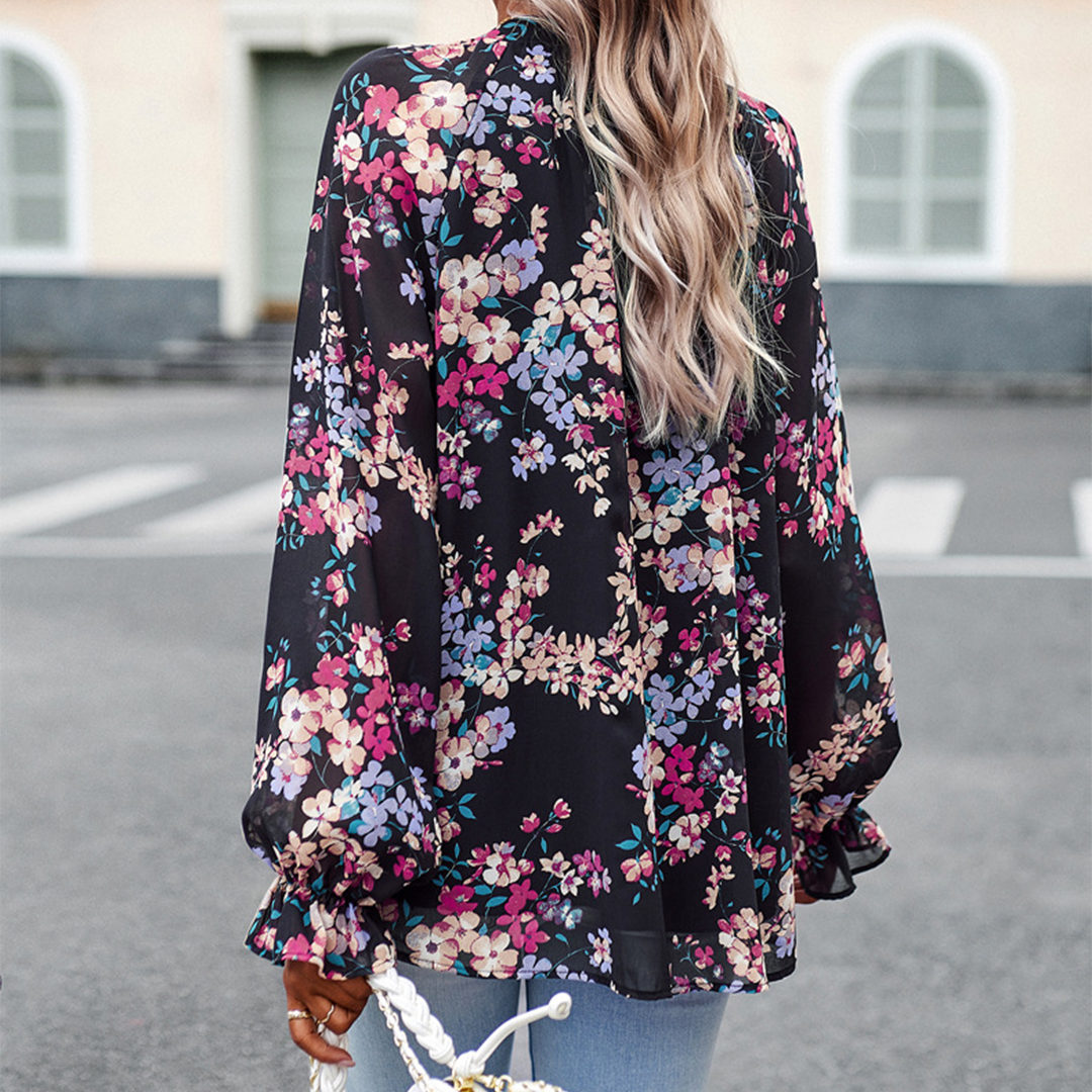 Summery blouse with floral pattern