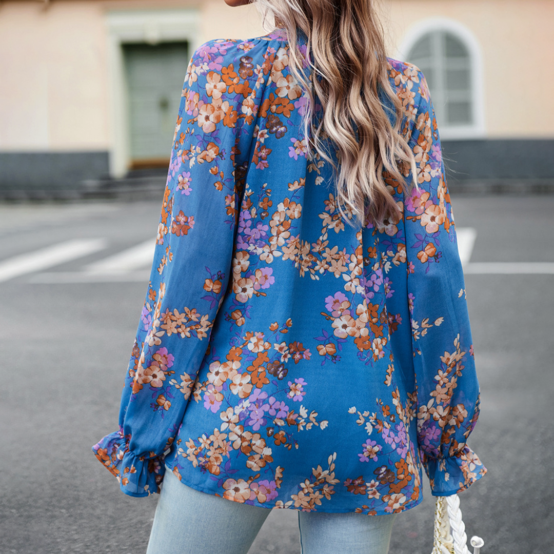 Summery blouse with floral pattern