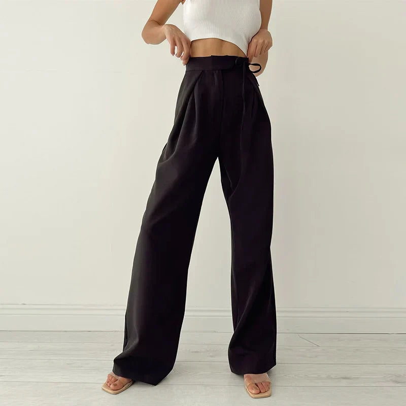 Trousers with high waist and button placket