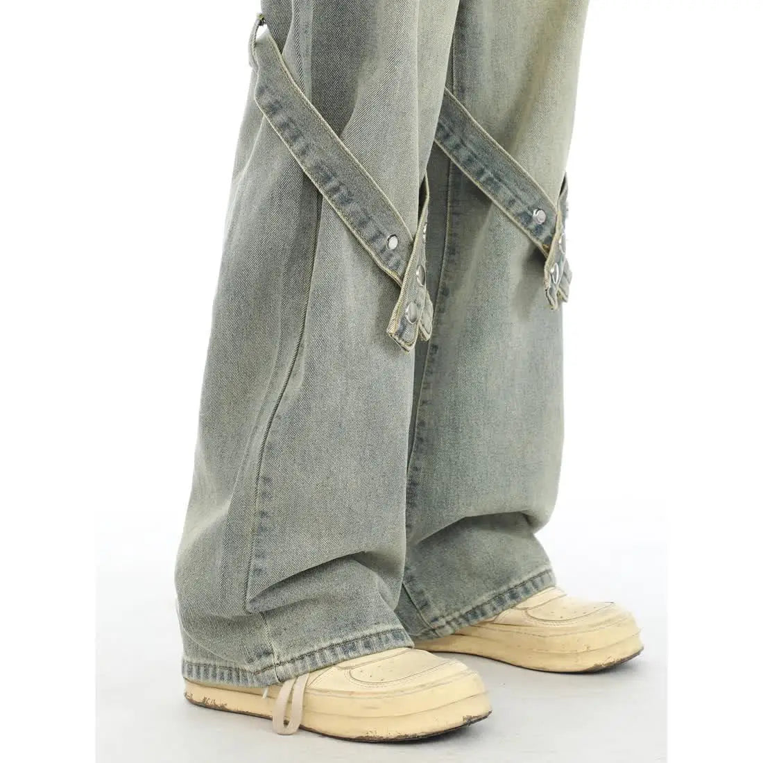 Wide jeans with cross-panel details