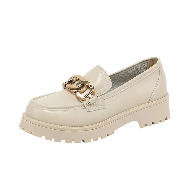 Classic loafer with chain detail