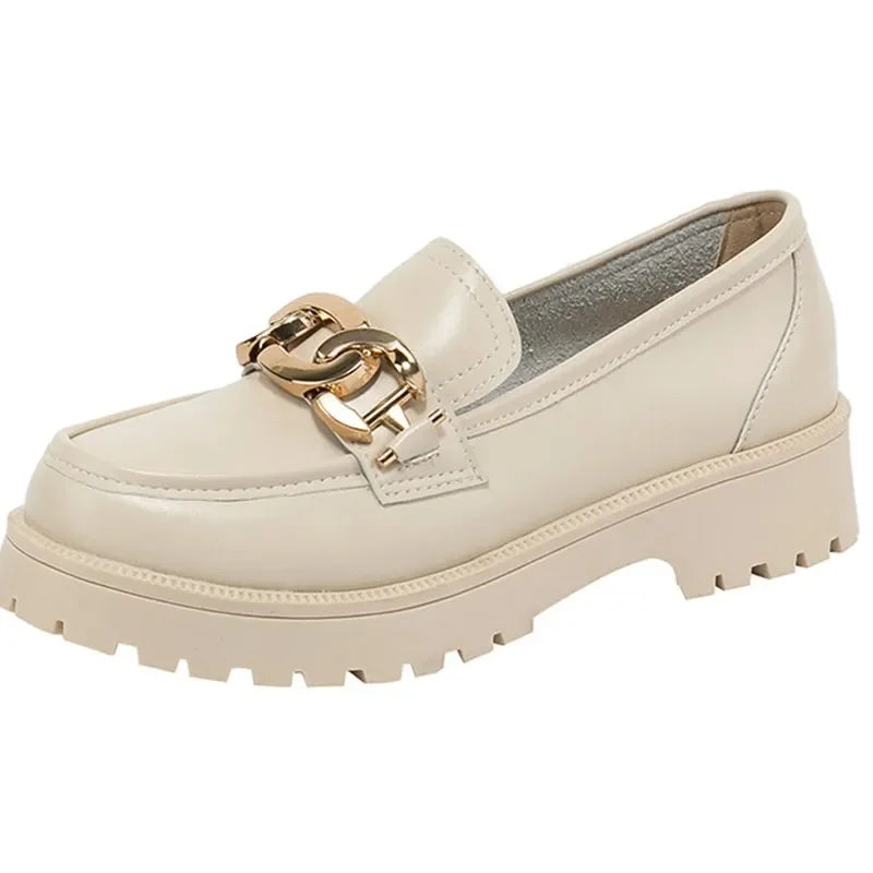 Classic loafer with chain detail