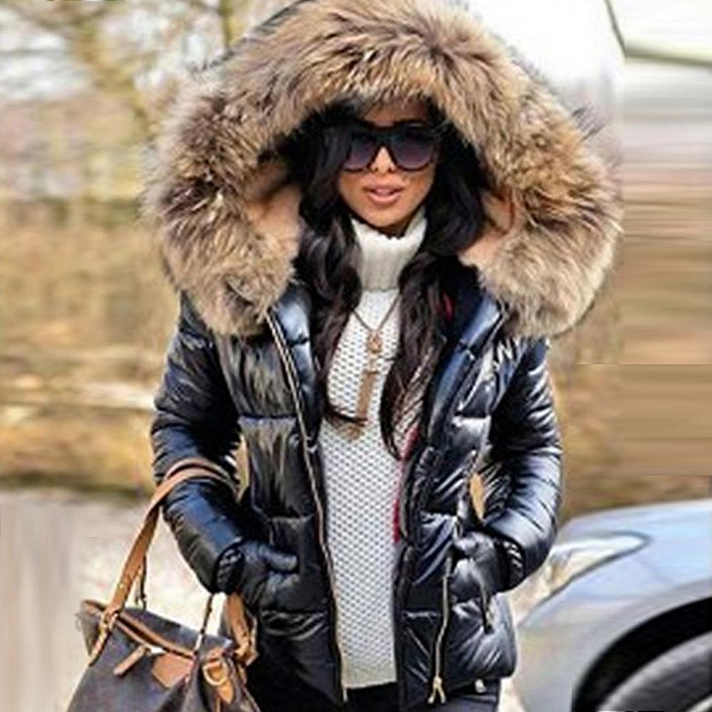 Women's coat with stylish hood