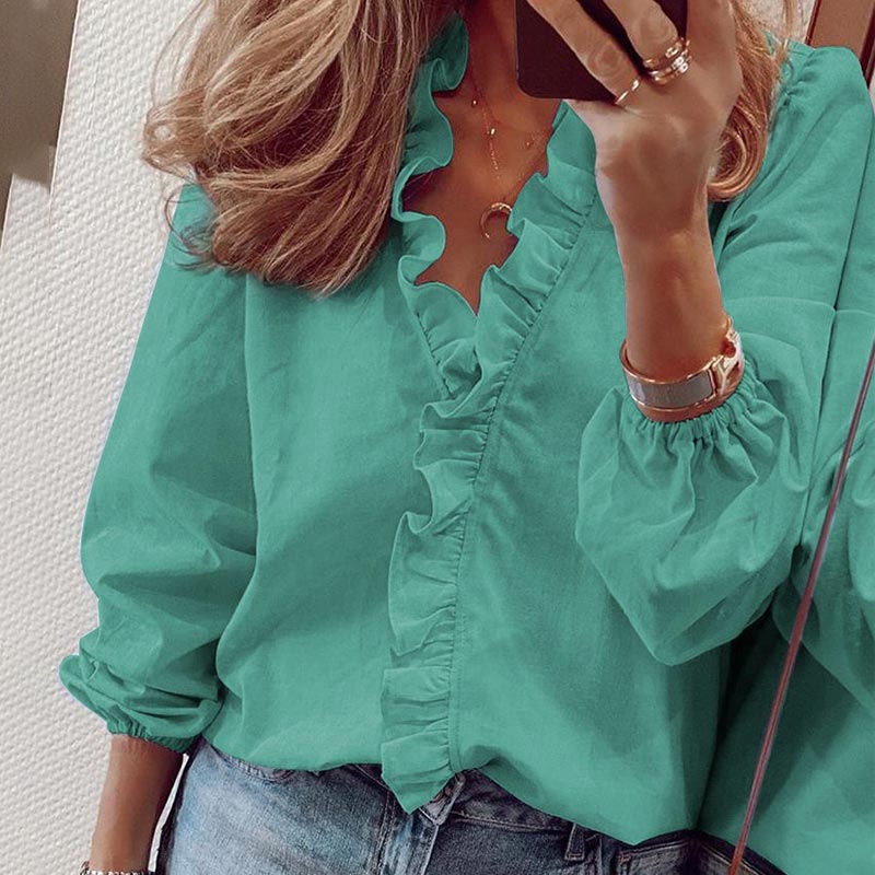 Elegant women's blouse for a casual look