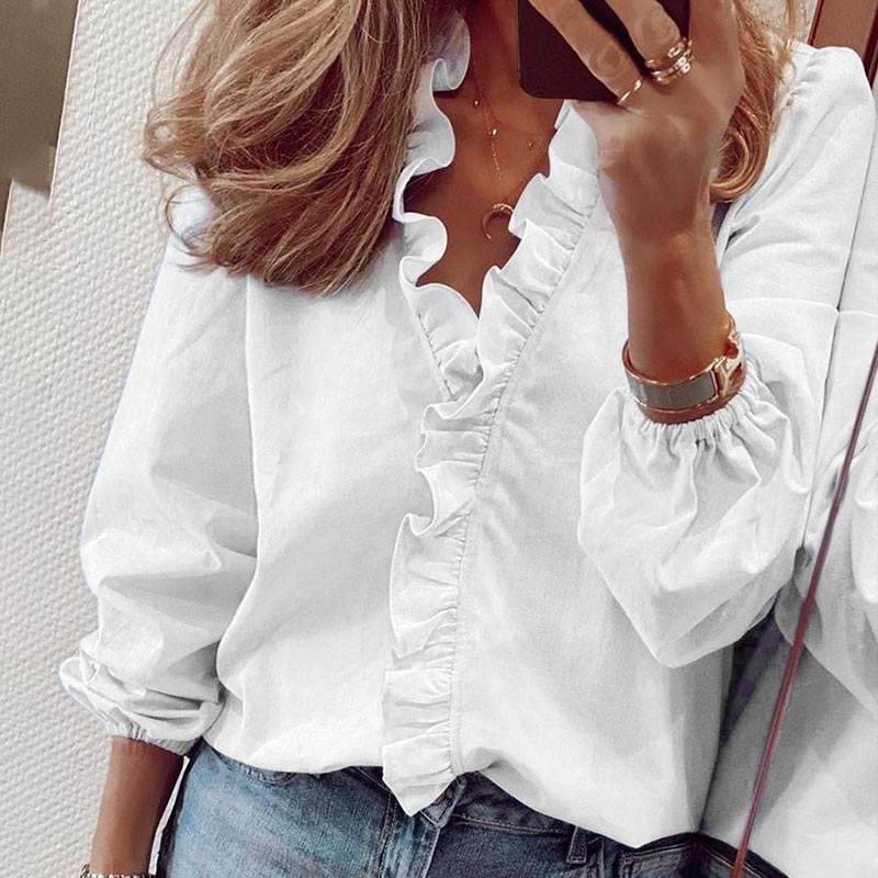 Elegant women's blouse for a casual look