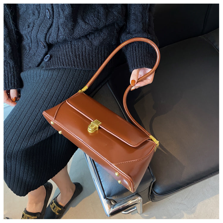 Classic shoulder bag | Vintage handbag for women | Fashionable single shoulder bag | Timeless clutch