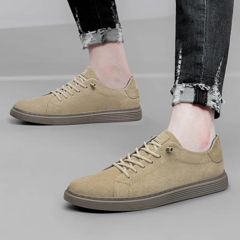 Casual lace-up shoes