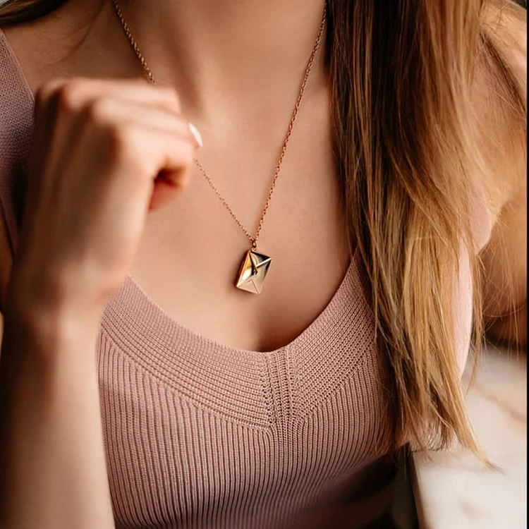 Geometric pendant necklace with envelope