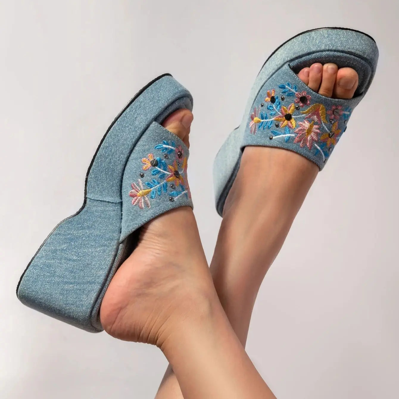 Denim sandals with thick sole