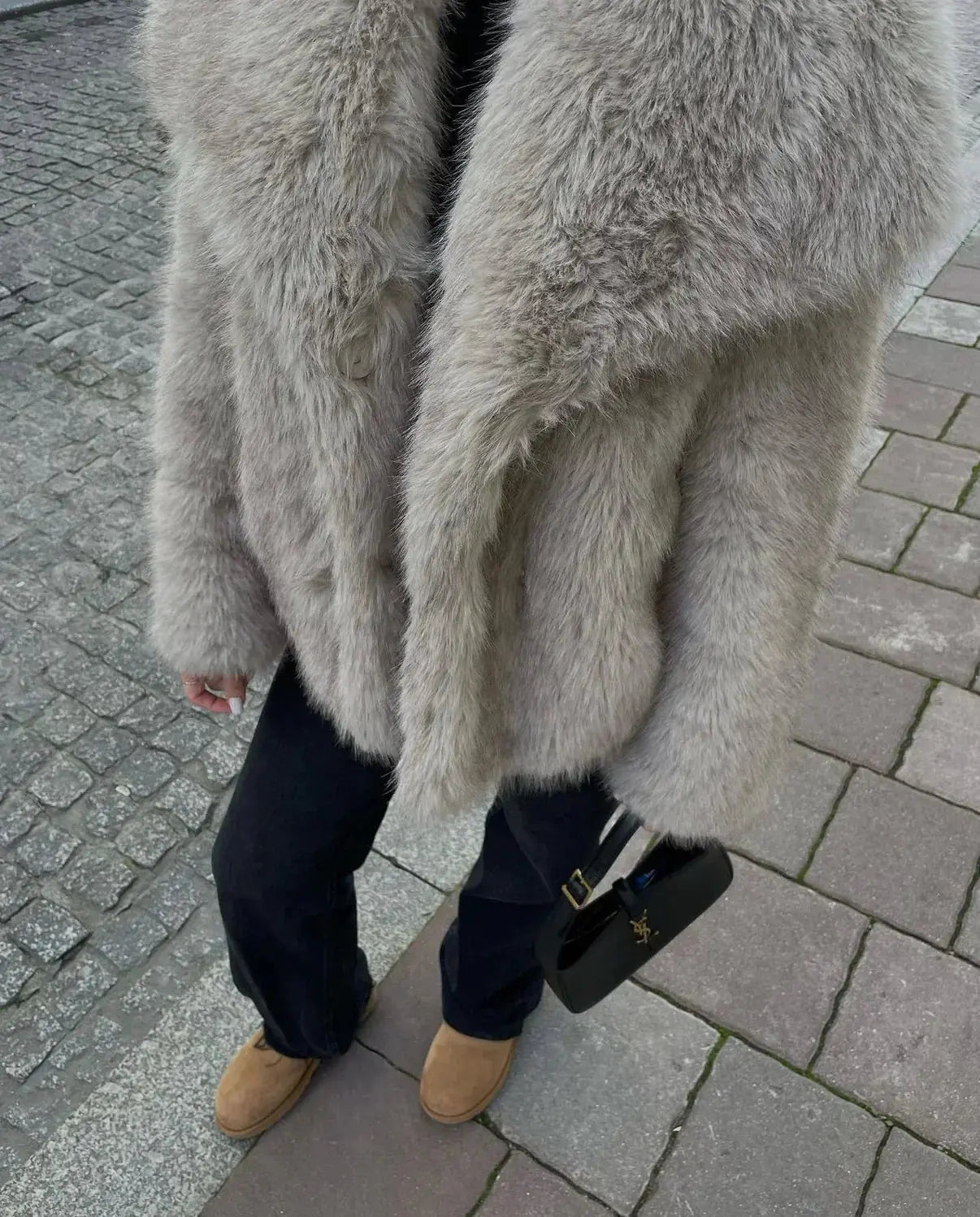 Paisley - trendy fur coat with collar