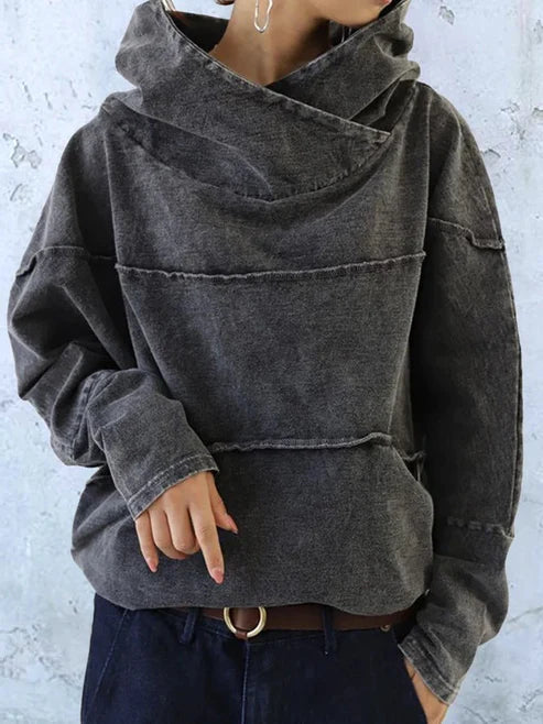 Fashionable, loose hooded jumper