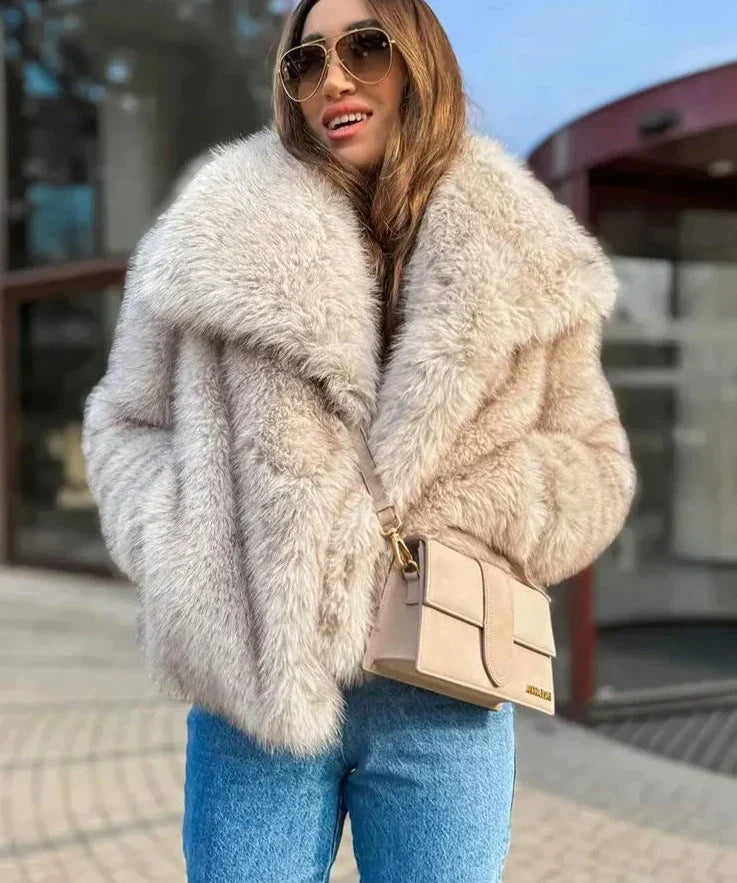 Emiliana - Stylish streetwear fur coat