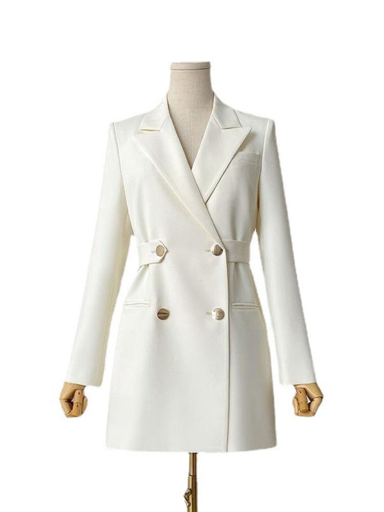 Stylish women's blazer with belt for the perfect look